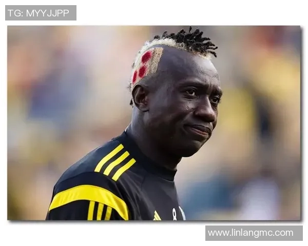 日本足球明星发型大赏盘点那些令人惊艳的球场风格与魅力造型